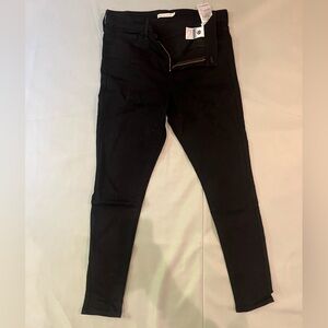EUC Dark Black Levis Skinny Jeans